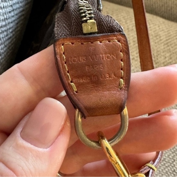 Louis Vuitton Brown Monogram Crossbody Bag with Gold Chain. Pochette Accessories - Picture 12 of 14